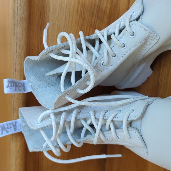 Dr Martens boots - Picture 2 of 13